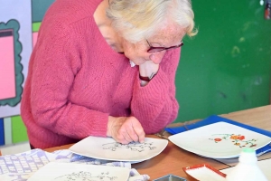 L&#039;atelier de peinture sur porcelaine d&#039;Yssingeaux vous ouvre les bras