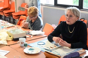 L&#039;atelier de peinture sur porcelaine d&#039;Yssingeaux vous ouvre les bras