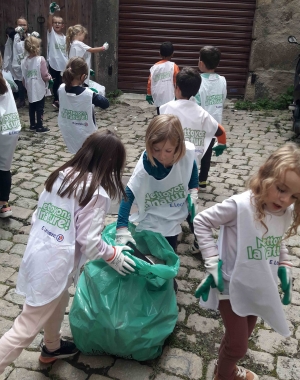 Monistrol-sur-Loire : les écoliers du Château ramassent les déchets sur différents sites