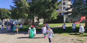 Monistrol-sur-Loire : les écoliers du Château ramassent les déchets sur différents sites