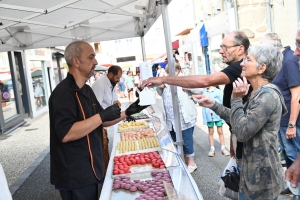 Yssingeaux : plus de 8000 macarons solidaires vendus par les pâtissiers et le Rotary