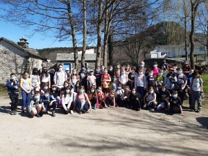 Yssingeaux : des écoliers de Saint-Gabriel randonnent dans la campagne yssingelaise