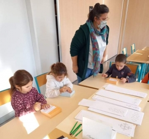 Retournac : les maternelles de l&#039;école de &quot;Charrées&quot; à la découverte d&#039;Antoine Guillopé