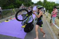 Yannick Bourseaux amorce le virage avant d&#039;entamer la course à pied.