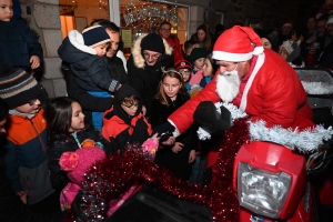 Les Estables : le Père Noël pris d&#039;assaut dans le village