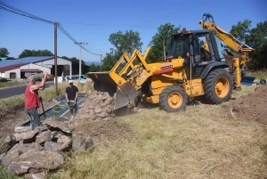 Saint-Julien-du-Pinet : dix jeunes prennent soin du petit patrimoine