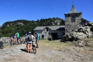 Saint-Julien-du-Pinet : dix jeunes prennent soin du petit patrimoine