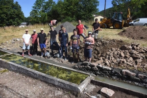 Saint-Julien-du-Pinet : dix jeunes prennent soin du petit patrimoine