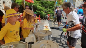 Le ravitaillement des Estables, une agréable halte pour les coureurs de l&#039;Ardéchoise