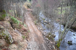 Micro-centrale hydro-électrique sur la rivière Auze : les travaux commencés puis suspendus