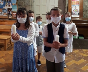 Six premières communions à l&#039;église de Saint-Maurice-de-Lignon