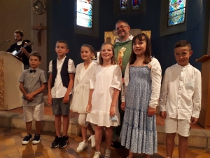 Six premières communions à l&#039;église de Saint-Maurice-de-Lignon