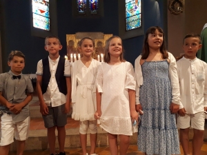 Six premières communions à l&#039;église de Saint-Maurice-de-Lignon