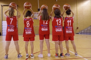 Sainte-Sigolène : de nouveaux maillots pour les basketteuses U15