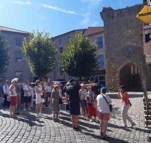 Saint-Pal-de-Chalencon : la deuxième « visite-apéro » a séduit une trentaine de personnes