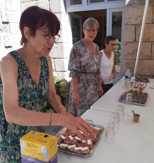 Saint-Pal-de-Chalencon : la deuxième « visite-apéro » a séduit une trentaine de personnes