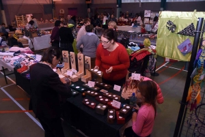 Lapte : le marché de Noël fait le plein dans le gymnase