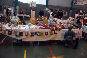 Lapte : le marché de Noël fait le plein dans le gymnase