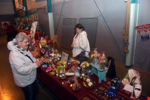 Lapte : le marché de Noël fait le plein dans le gymnase