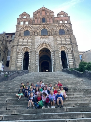 Lapte : les écoliers de Saint-Régis à pas de géants au Puy-en-Velay