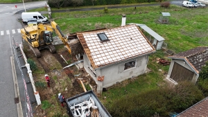 Futur pont de la Loire à Bas-en-Basset : la déconstruction de deux maisons a commencé