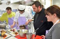 Chaque équipe est composée d&#039;un chef, d&#039;un apprenti en cuisine, d&#039;une personne valide et d&#039;une personne en situation de handicap.