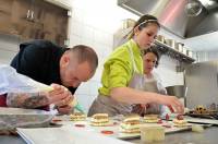 Chaque équipe est composée d&#039;un chef, d&#039;un apprenti en cuisine, d&#039;une personne valide et d&#039;une personne en situation de handicap.