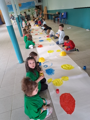 Peinture et musique avec Marie Hebbelynck à l’école Saint-Régis de Lapte