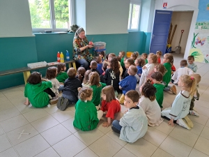 Peinture et musique avec Marie Hebbelynck à l’école Saint-Régis de Lapte