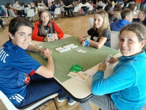 Trois écoles engagées dans un tournoi de bridge à Yssingeaux durant le temps scolaire