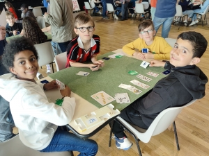 Trois écoles engagées dans un tournoi de bridge à Yssingeaux durant le temps scolaire