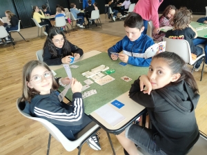 Trois écoles engagées dans un tournoi de bridge à Yssingeaux durant le temps scolaire