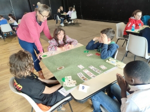 Trois écoles engagées dans un tournoi de bridge à Yssingeaux durant le temps scolaire