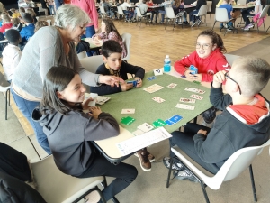 Trois écoles engagées dans un tournoi de bridge à Yssingeaux durant le temps scolaire