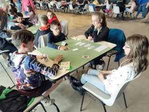 Trois écoles engagées dans un tournoi de bridge à Yssingeaux durant le temps scolaire