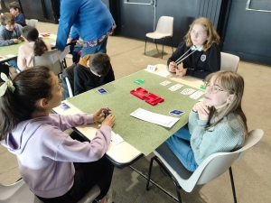 Trois écoles engagées dans un tournoi de bridge à Yssingeaux durant le temps scolaire