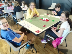 Trois écoles engagées dans un tournoi de bridge à Yssingeaux durant le temps scolaire