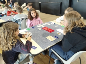 Trois écoles engagées dans un tournoi de bridge à Yssingeaux durant le temps scolaire