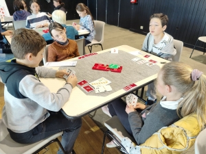 Trois écoles engagées dans un tournoi de bridge à Yssingeaux durant le temps scolaire