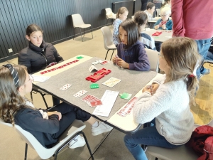 Trois écoles engagées dans un tournoi de bridge à Yssingeaux durant le temps scolaire