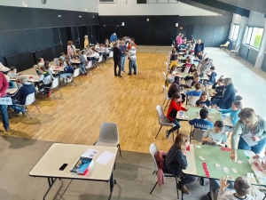 Trois écoles engagées dans un tournoi de bridge à Yssingeaux durant le temps scolaire