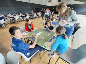 Trois écoles engagées dans un tournoi de bridge à Yssingeaux durant le temps scolaire