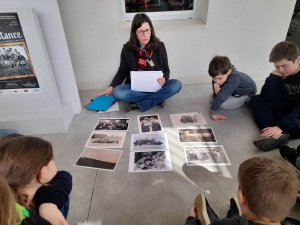 Araules : les dessins des écoliers de &quot;Recharinges&quot; exposés au Lieu de mémoire du Chambon