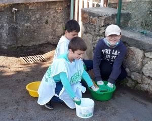 Retournac : l’école Arc-en-Ciel nettoie Mère Nature