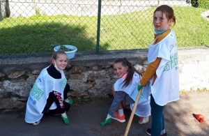 Retournac : l’école Arc-en-Ciel nettoie Mère Nature