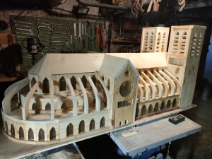 Dunières : après la Tour Eiffel, il réalise une maquette en bois de la cathédrale Notre-Dame de Paris