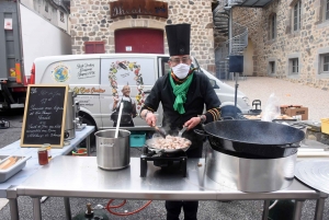 Animateur et cuisinier, DJ Bab Cooker propose des repas à emporter sur les marchés