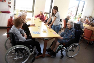 Yssingeaux : les résidents de l&#039;hôpital retrouvent des jeux anciens