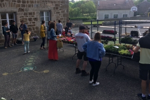 Raucoules : une vente de fleurs à l&#039;école plébiscitée par les villageois