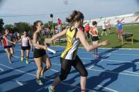 Passage témoin au 4x400 m entre Clémence Ville et Coline Giraud